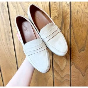 Universal Thread Suede Tan Loafers Size 7W